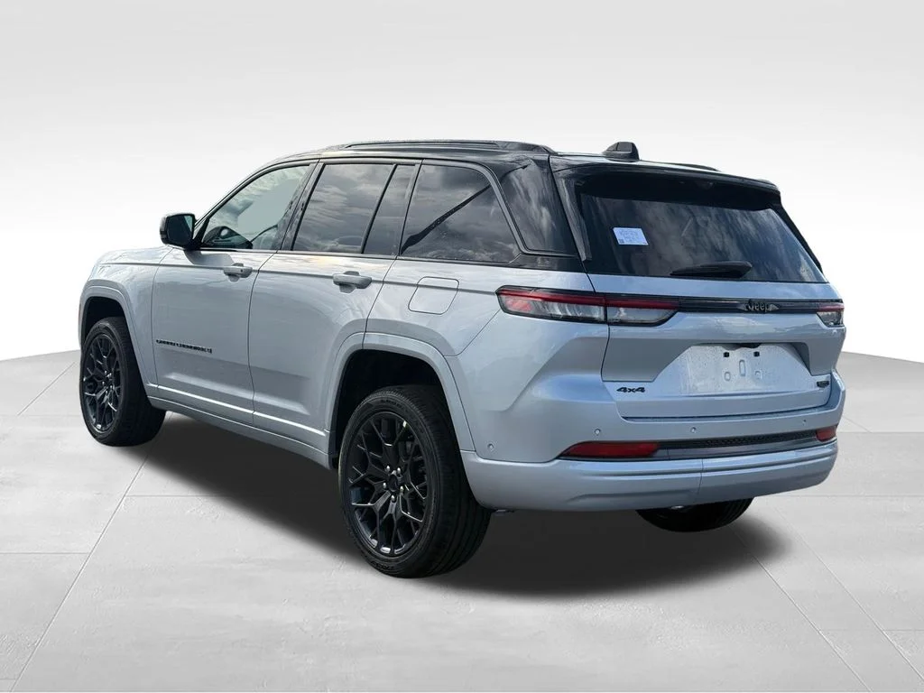 New 2026 Silver Zynith Exterior Paint Jeep Summit image 4