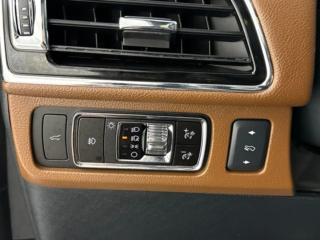 Used 2023 Black Lincoln Reserve image 35