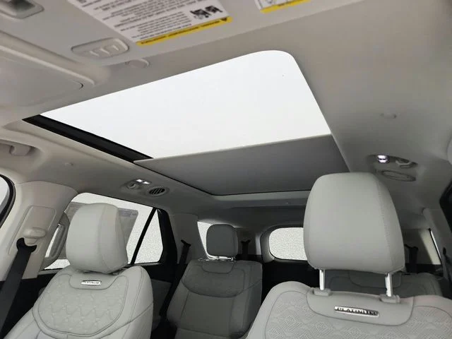 New 2026 Star White Metallic Tri-Coat Ford Platinum™ image 11