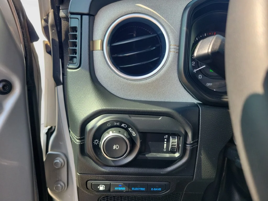 Used 2024 Silver Jeep Sahara 4xe image 30