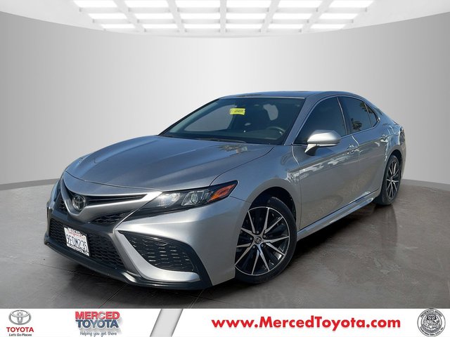 2023 Toyota Camry SE's photo