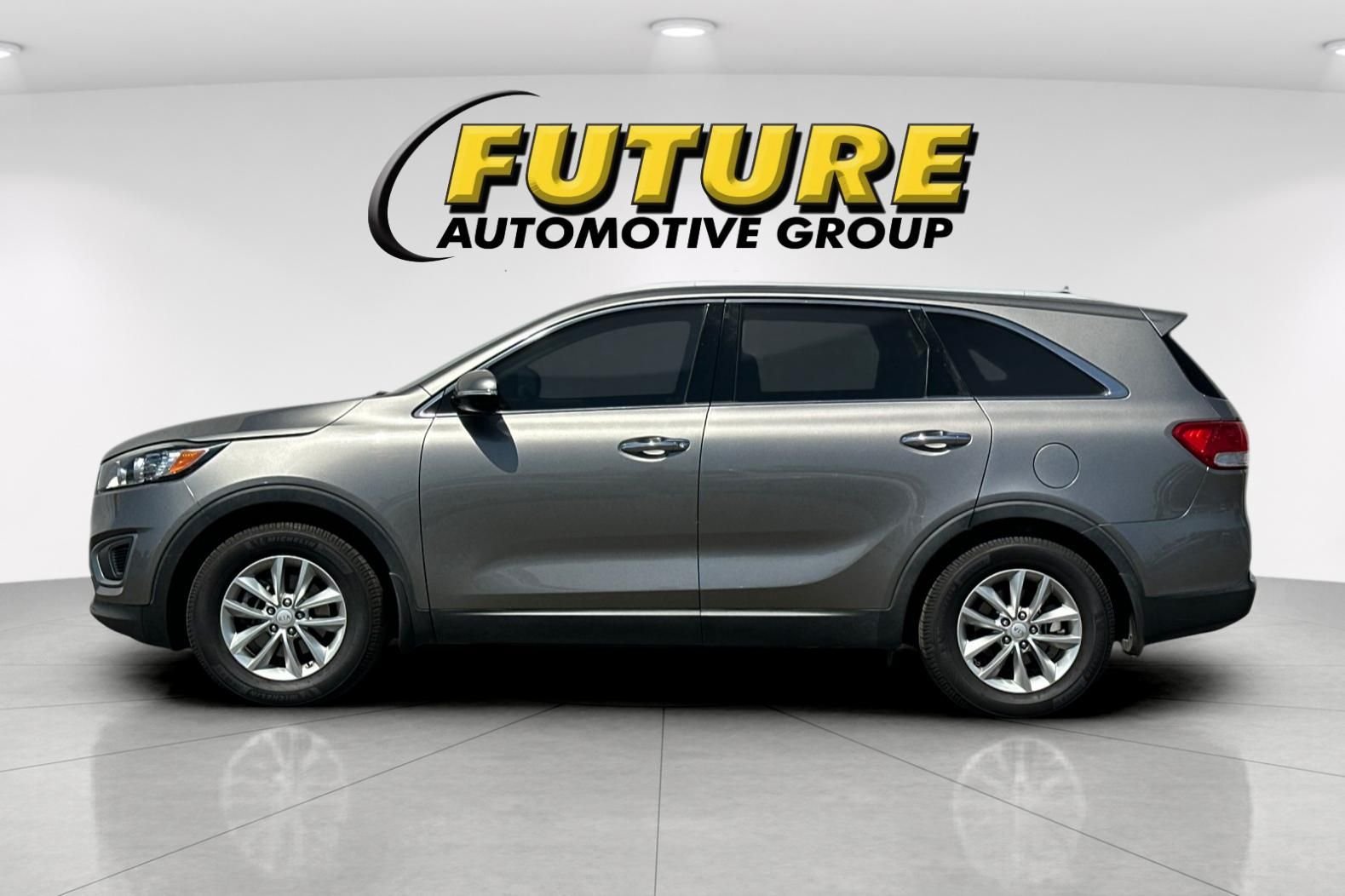 Used 2017 Silver Kia LX image 7