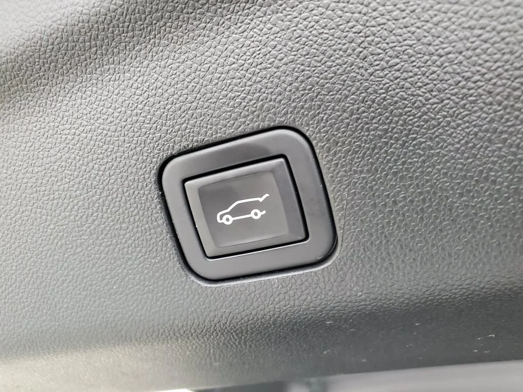 Used 2024 Midnight Blue Metallic GMC Denali Ultimate image 39