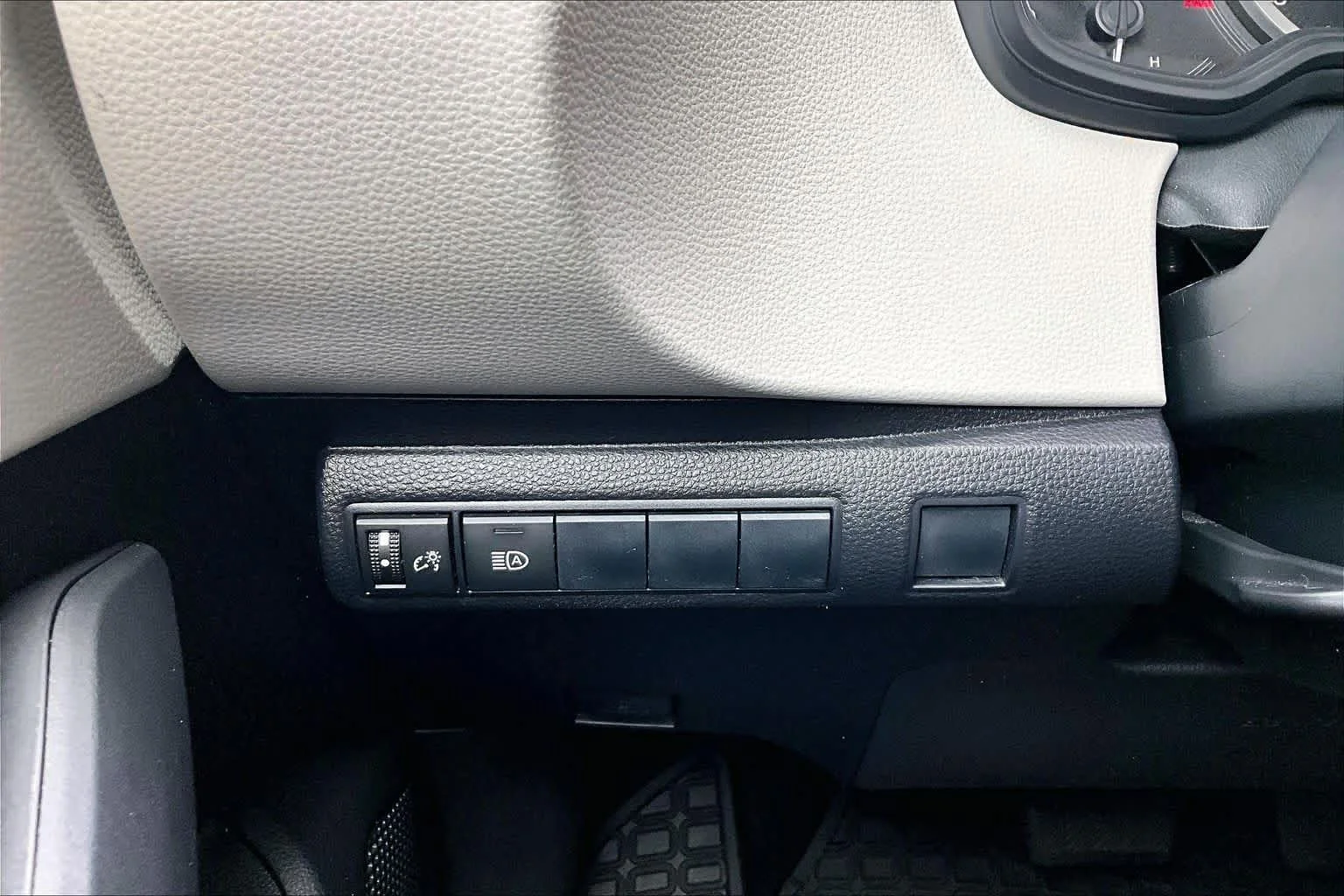Used 2021 Super White Toyota LE image 33