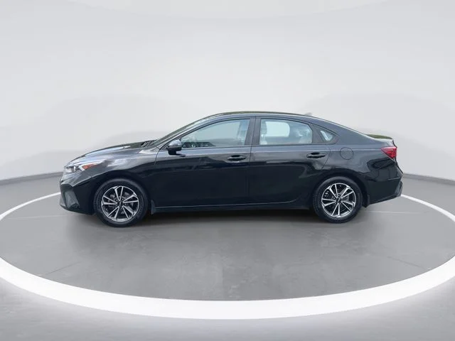 Used 2023 Black Kia LXS image 5