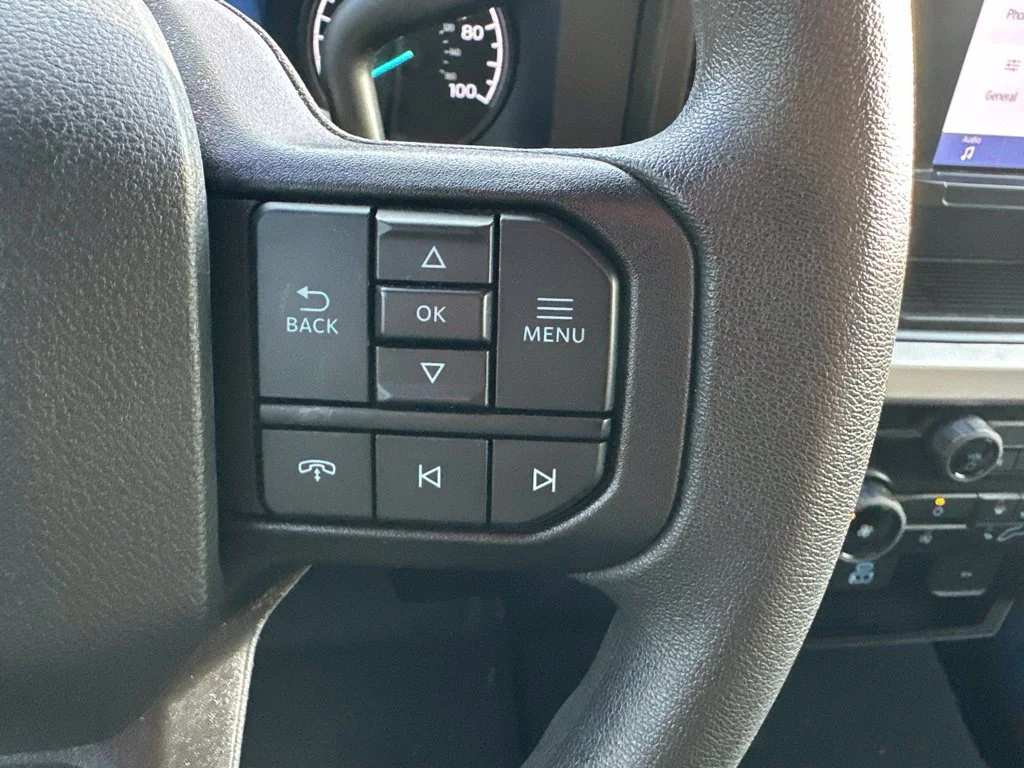 Used 2025 Oxford White Ford XLT image 19
