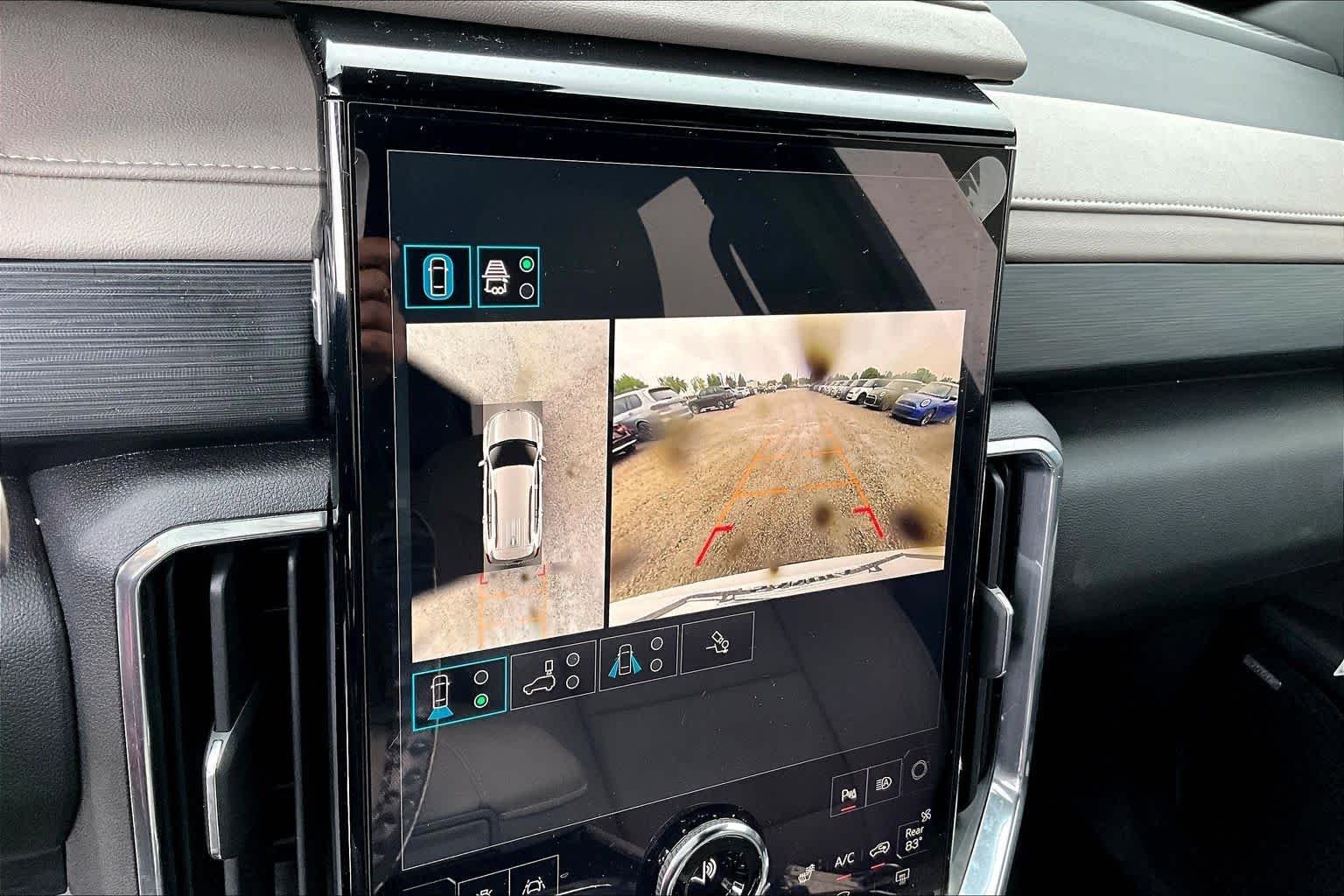 Used 2025 Summit White GMC FWD Elevation image 24