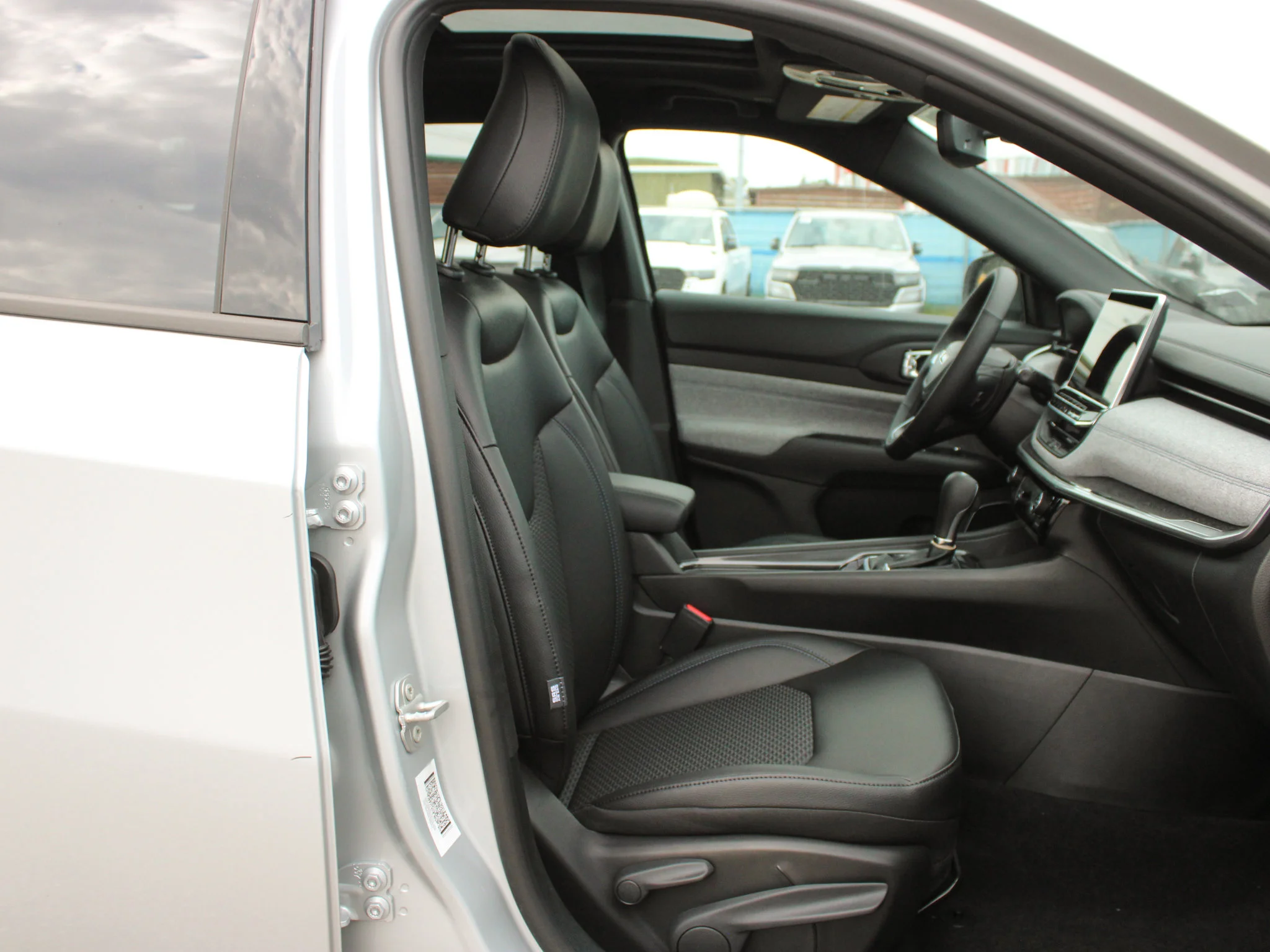 New 2025 Silver Jeep North* 4x4, Panoramic Sunroof, Heated Seats/Wheel, Wireless Charging Pad image 12