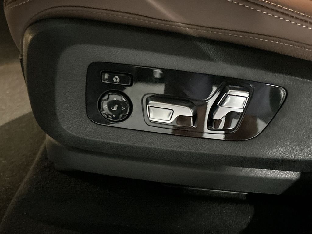 New 2027 Black Sapphire Metallic BMW xDrive40i image 12