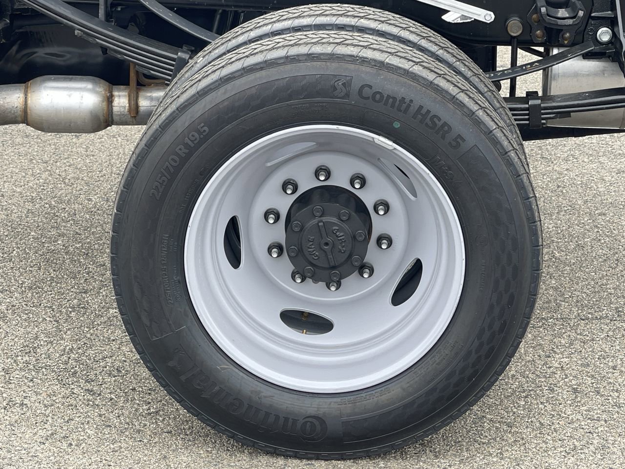 2025 Ford F-450 Super Duty Chassis Cab XL - Photo 11