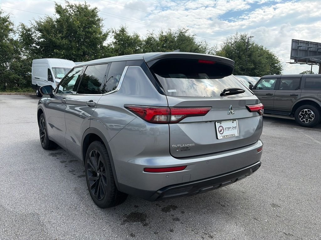 Used 2022  Mitsubishi Black Edition image 5