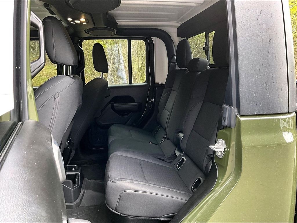 Used 2022 Green Jeep Sport image 17