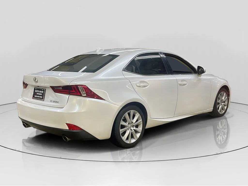 Used 2016 White Lexus 200t image 7