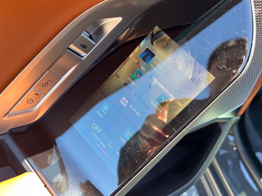 New 2026 Dravit Grey Metallic BMW 750e xDrive image 23