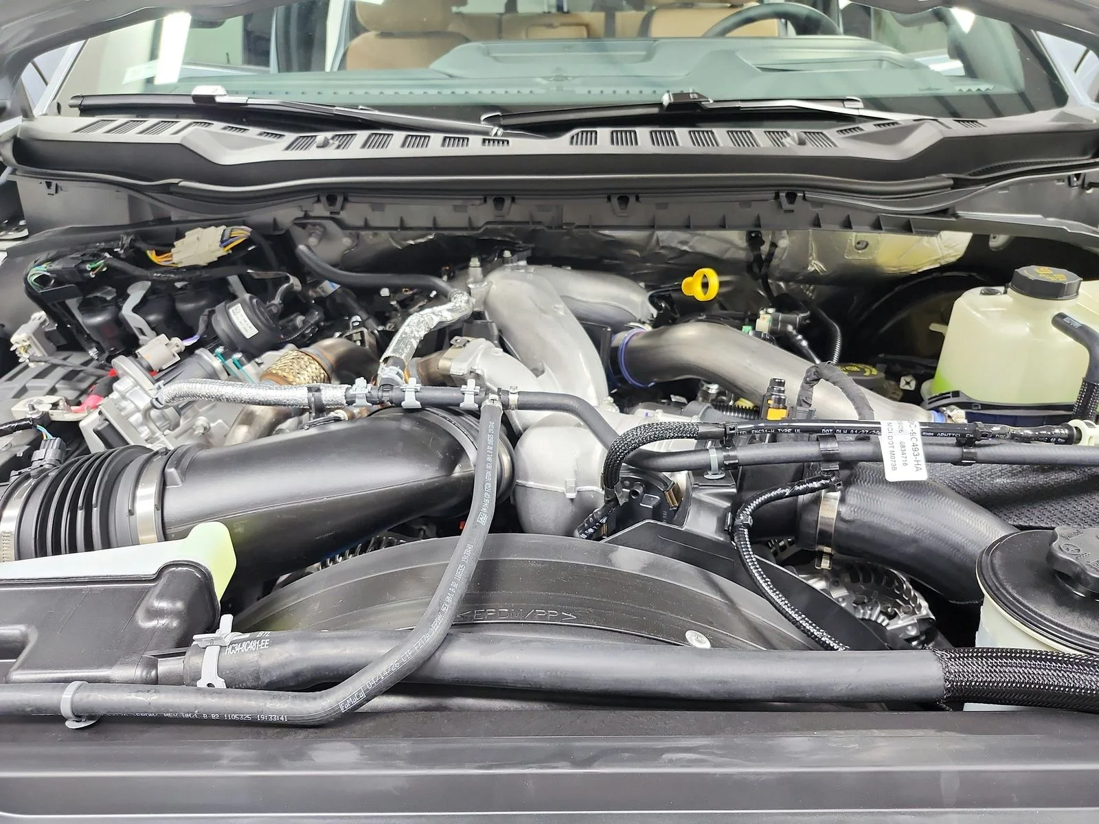 New 2026 Glacier Gray Metallic Tri-Coat Ford F-250® Lariat® image 17