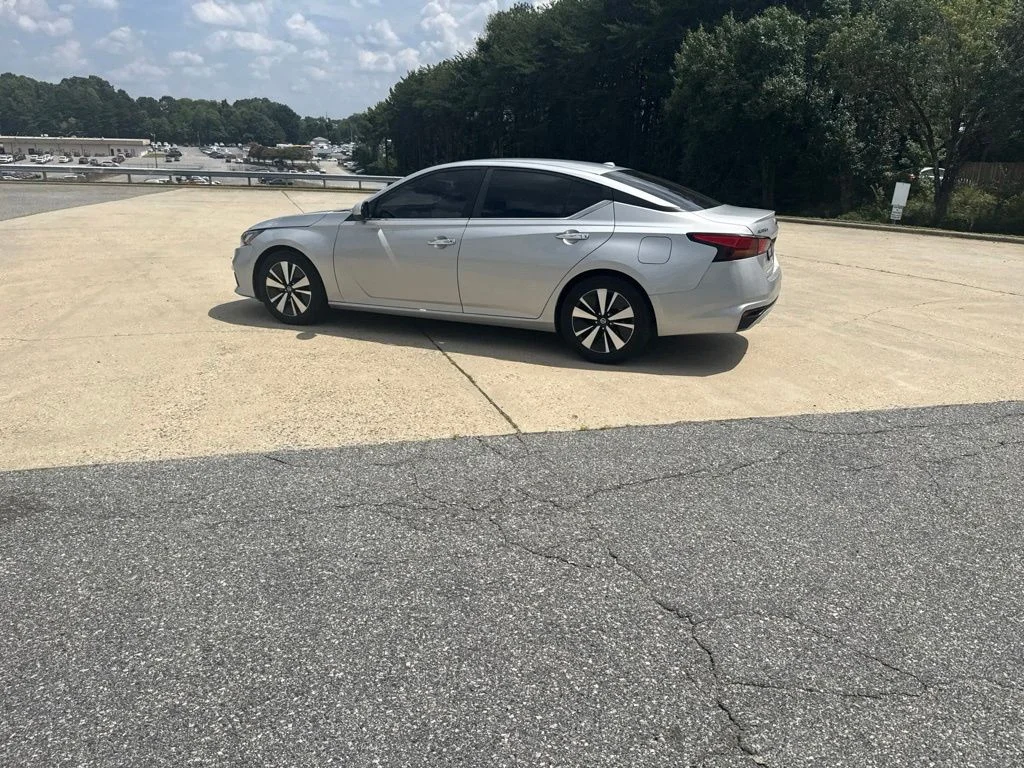 Used 2021 Silver Nissan 2.5 SV image 15