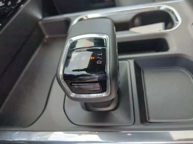 New 2026 Glacier White Tricoat GMC SLT image 28