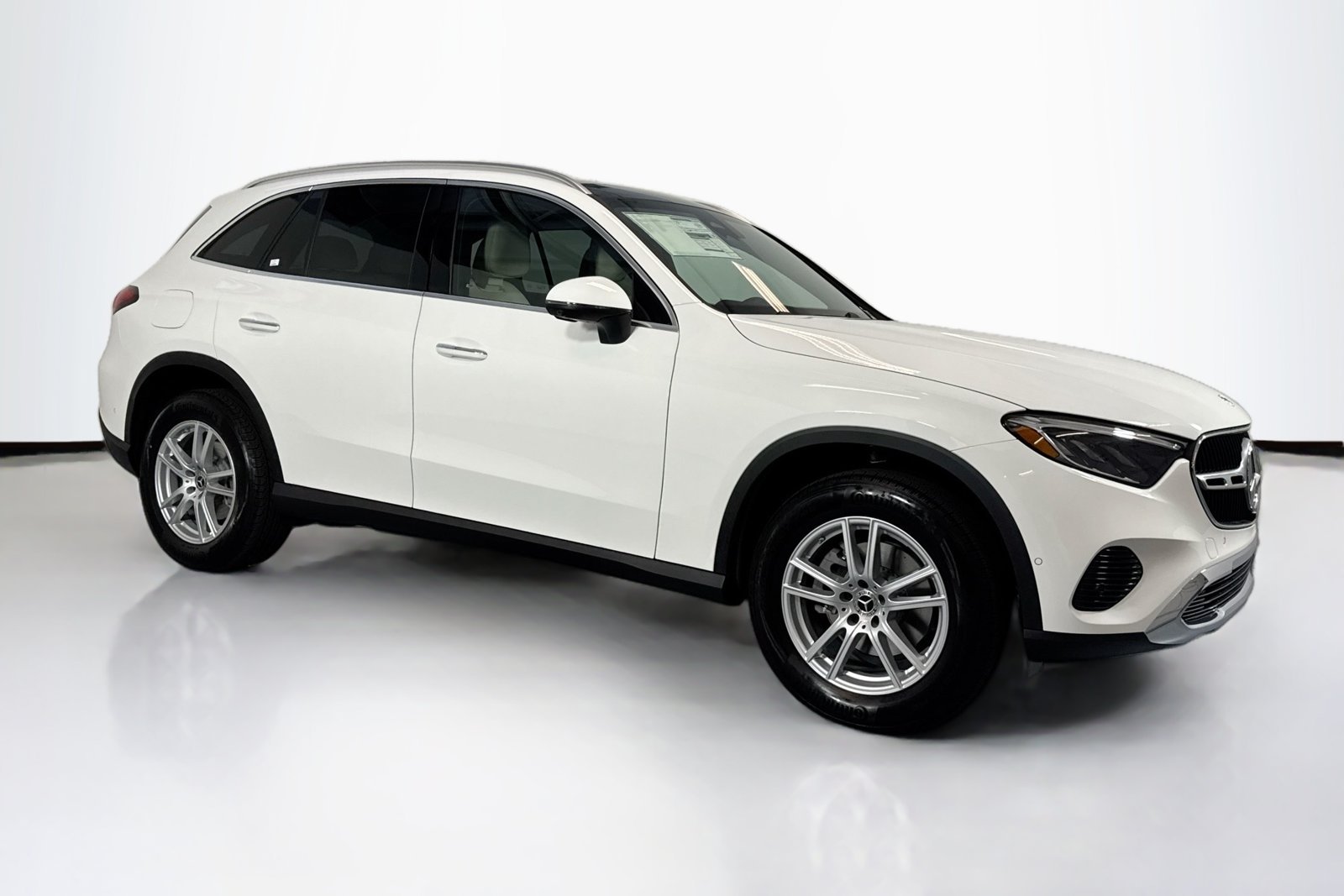 New 2026 Polar White Mercedes-Benz GLC 300 image 3