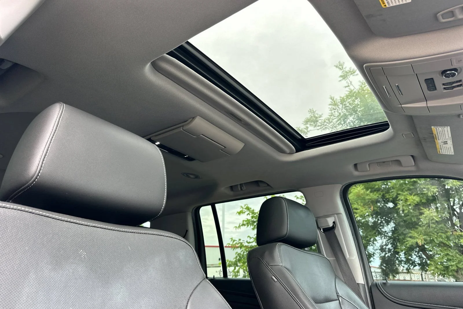 Used 2018 BLACK Chevrolet Premier image 18