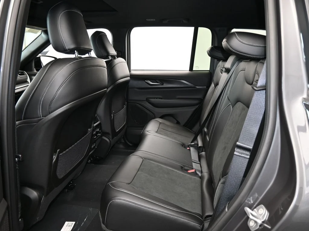New 2025 Baltic Gray Metallic Clear-Coat Exterior Paint Jeep Altitude X image 28
