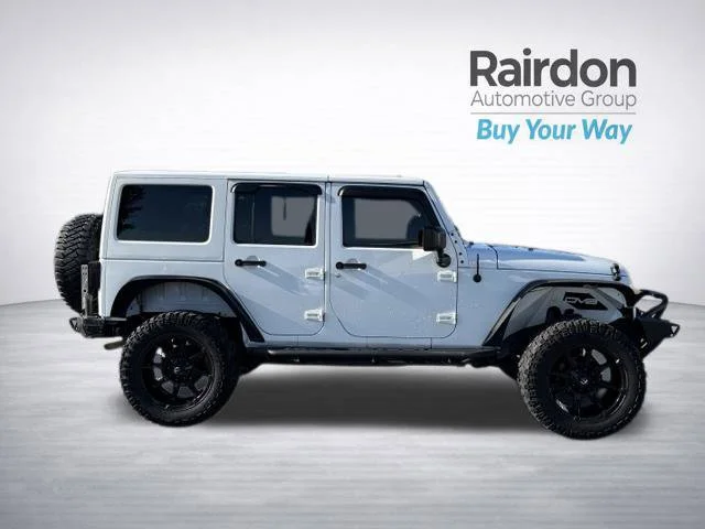 Used 2014 Bright White Clearcoat Jeep Unlimited Sahara image 8