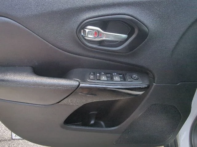 Certified Used 2021 White Jeep Latitude Plus image 12