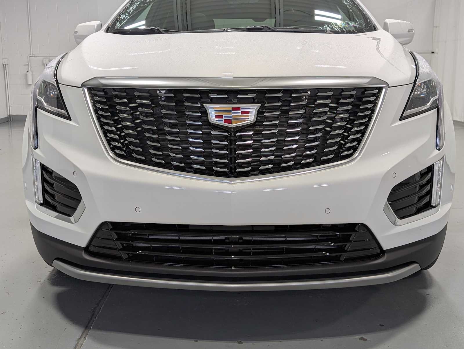 2025 Cadillac XT5 Premium Luxury photo 2