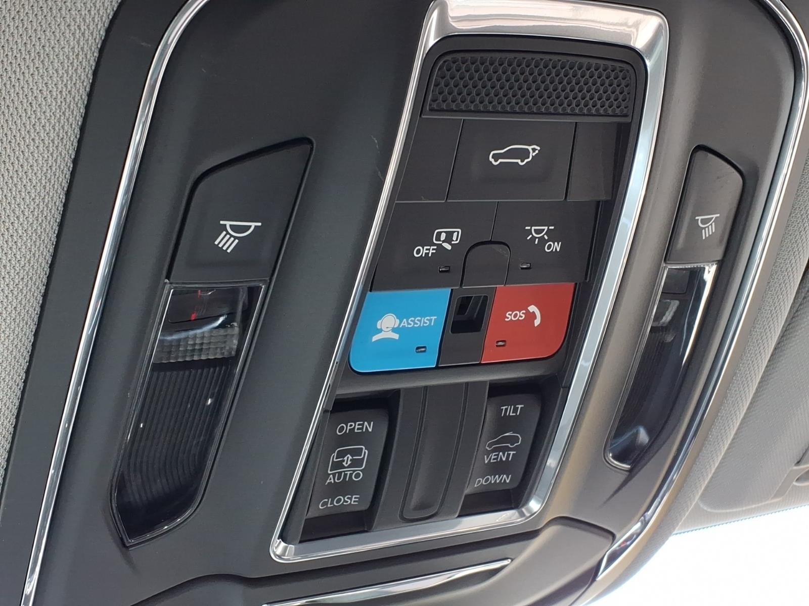 Used 2023 Black Jeep Laredo image 14