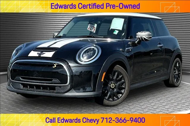 2022 MINI Hardtop Cooper SE's photo