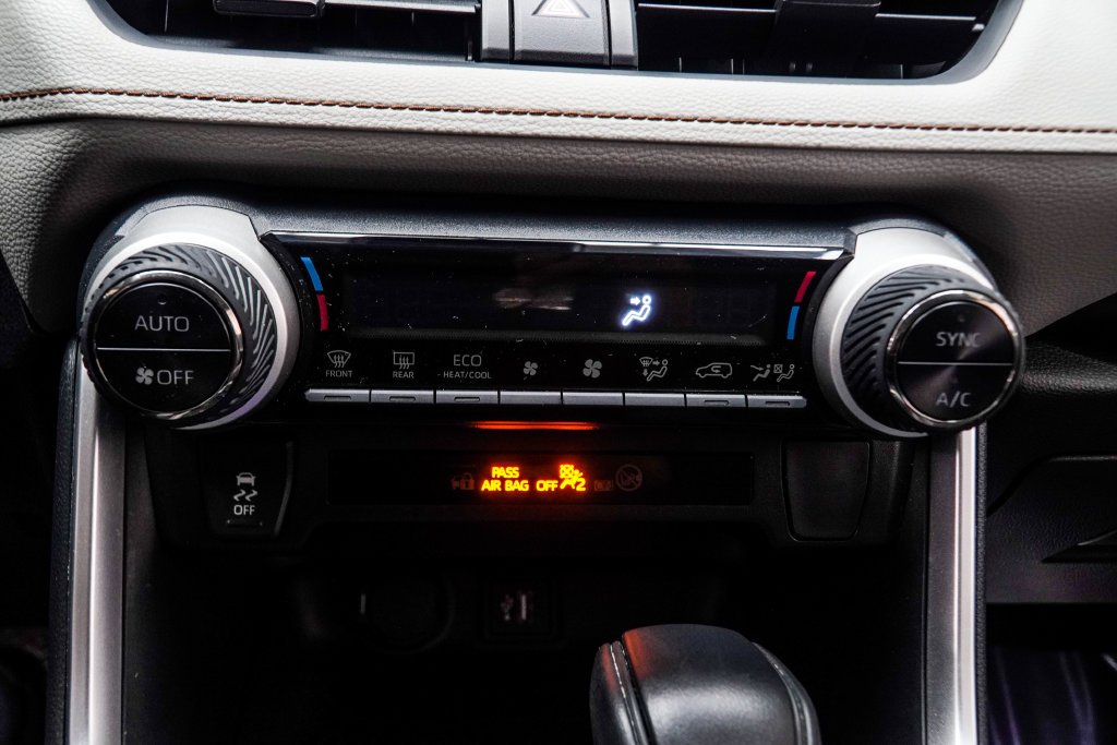 Used 2025 White Toyota XLE image 25