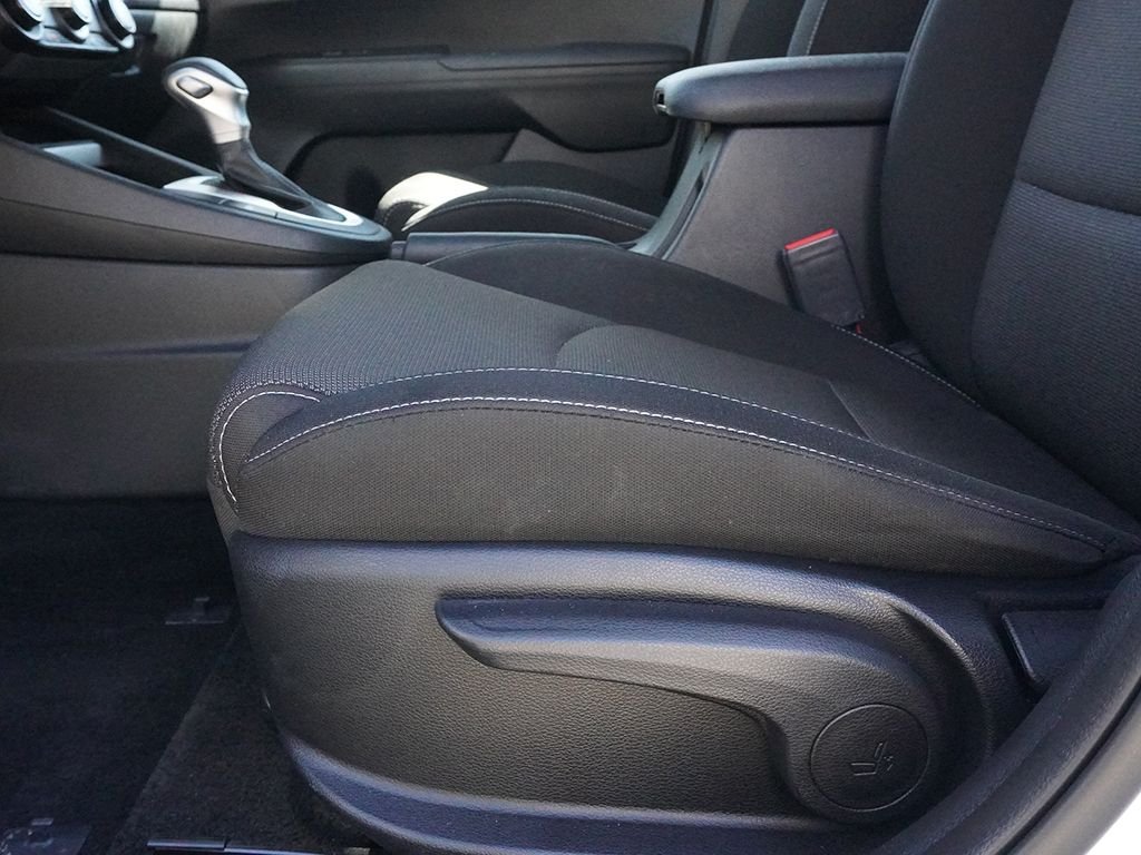 Used 2023 White Kia LXS image 22