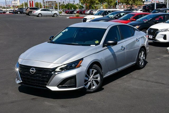 Used 2025 Silver Nissan 2.5 S image 9