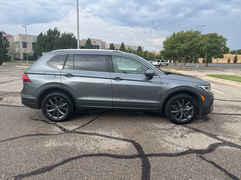 Used 2022 Gray Volkswagen 2.0T SE image 4