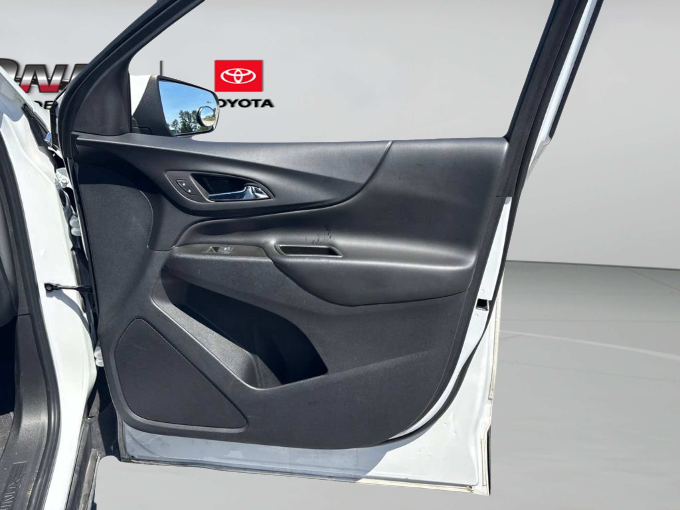 Used 2022 Summit White Chevrolet LT image 26