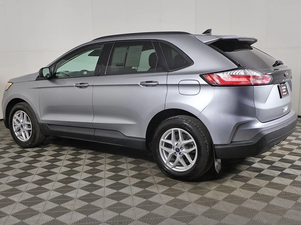 Used 2022 Silver Ford SE image 11