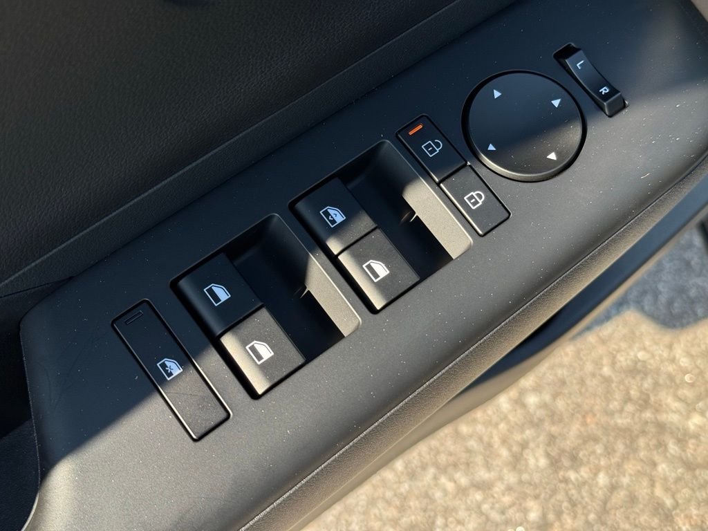 2026 Hyundai Kona SE - Photo 18