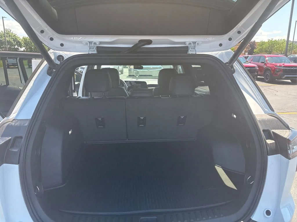 Used 2026 Summit White Chevrolet LT image 21