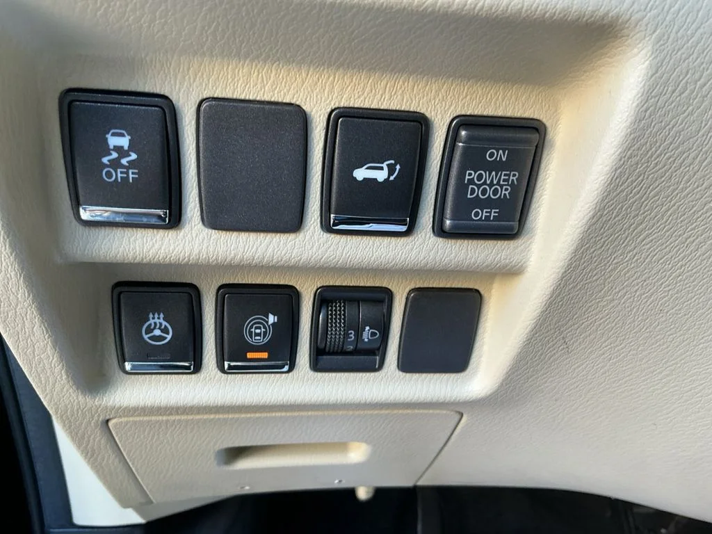 Used 2016 Black INFINITI Base image 19