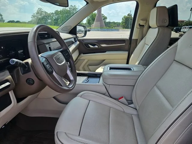 Used 2023 White Frost Tricoat GMC Denali image 9