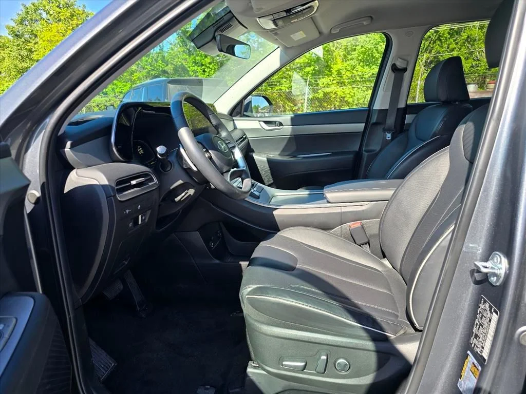 Used 2025 Gray Hyundai SEL image 9