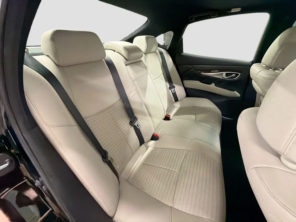 Used 2017 Black Obsidian INFINITI 5.6 image 28