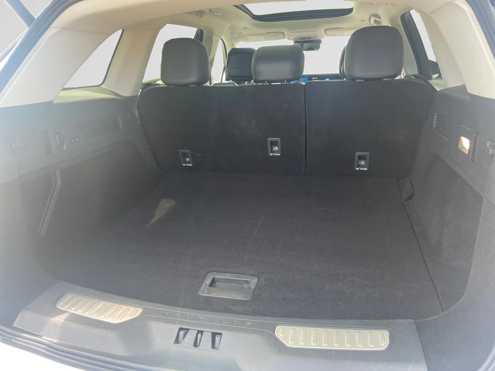 Used 2025 WHITE Lincoln PREMIERE AWD image 10