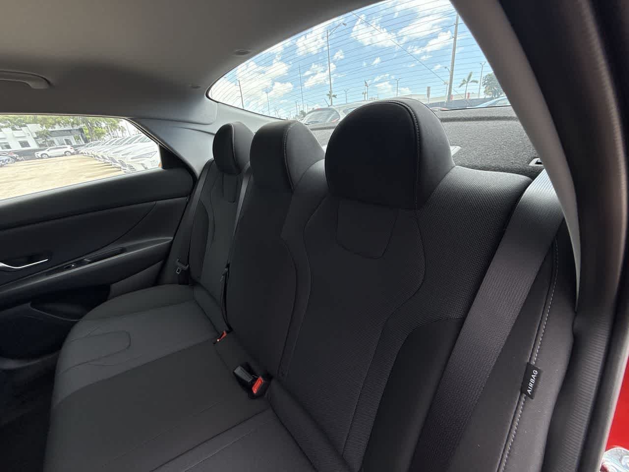 2025 Hyundai Elantra SE - Photo 22