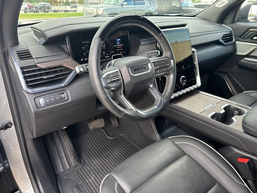 2025 GMC Acadia Denali - Photo 12