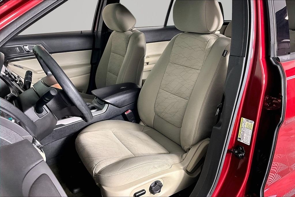 Used 2013 Red Ford Base image 18