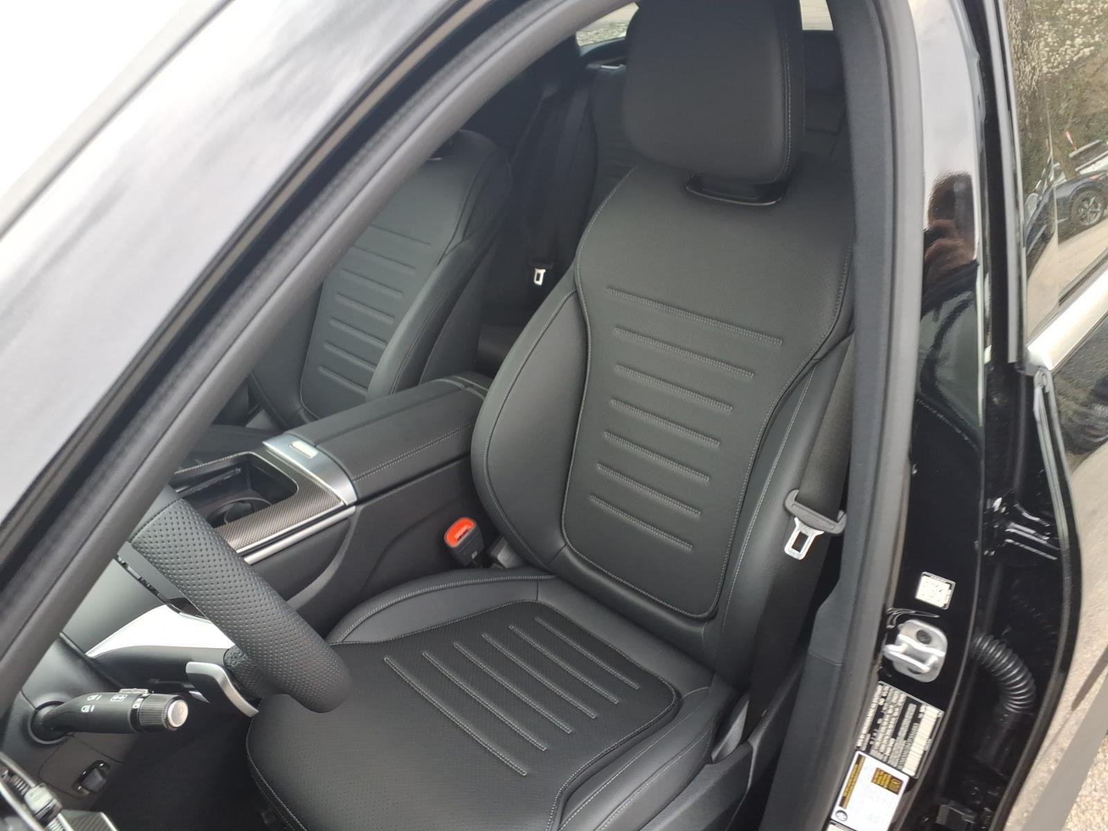 New 2026 Black Mercedes-Benz GLC 300 image 30