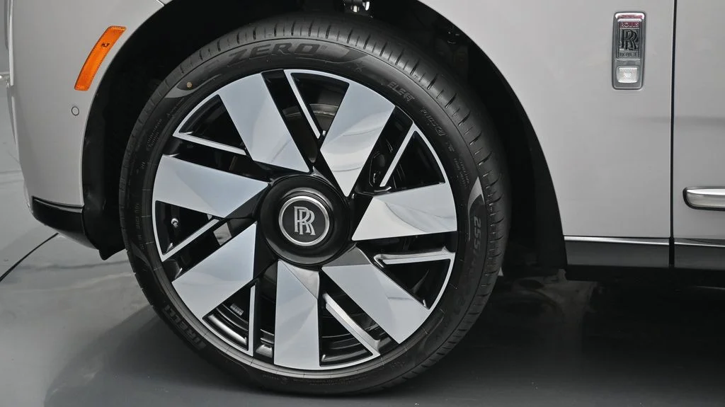 New 2027 Gray Rolls-Royce  image 12