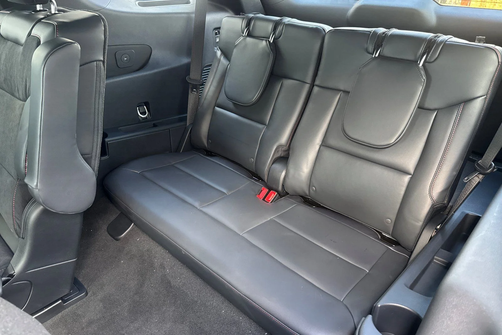 2026 Ford Explorer ST - Photo 18