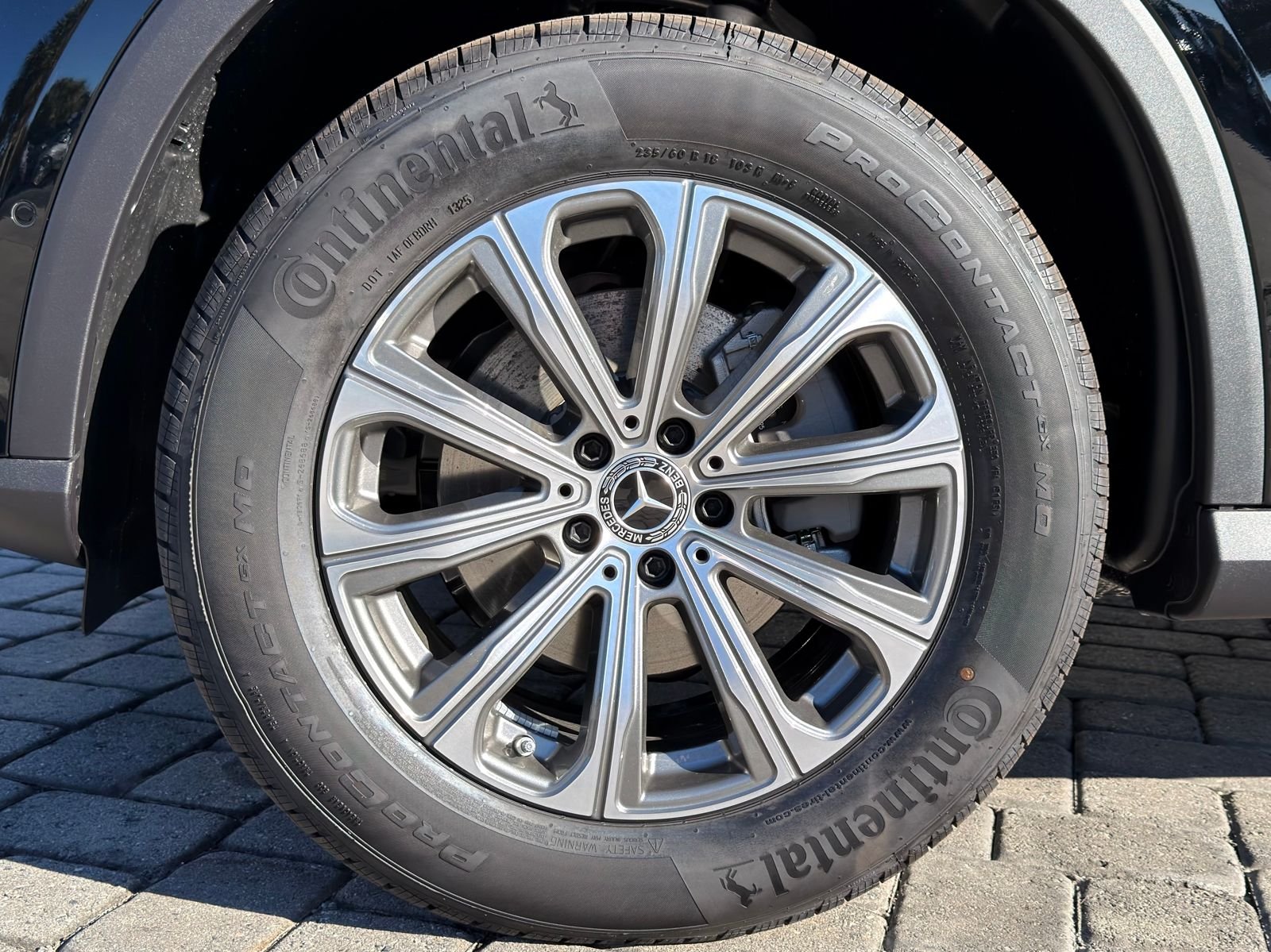 New 2026 Black Mercedes-Benz GLC 300 image 12