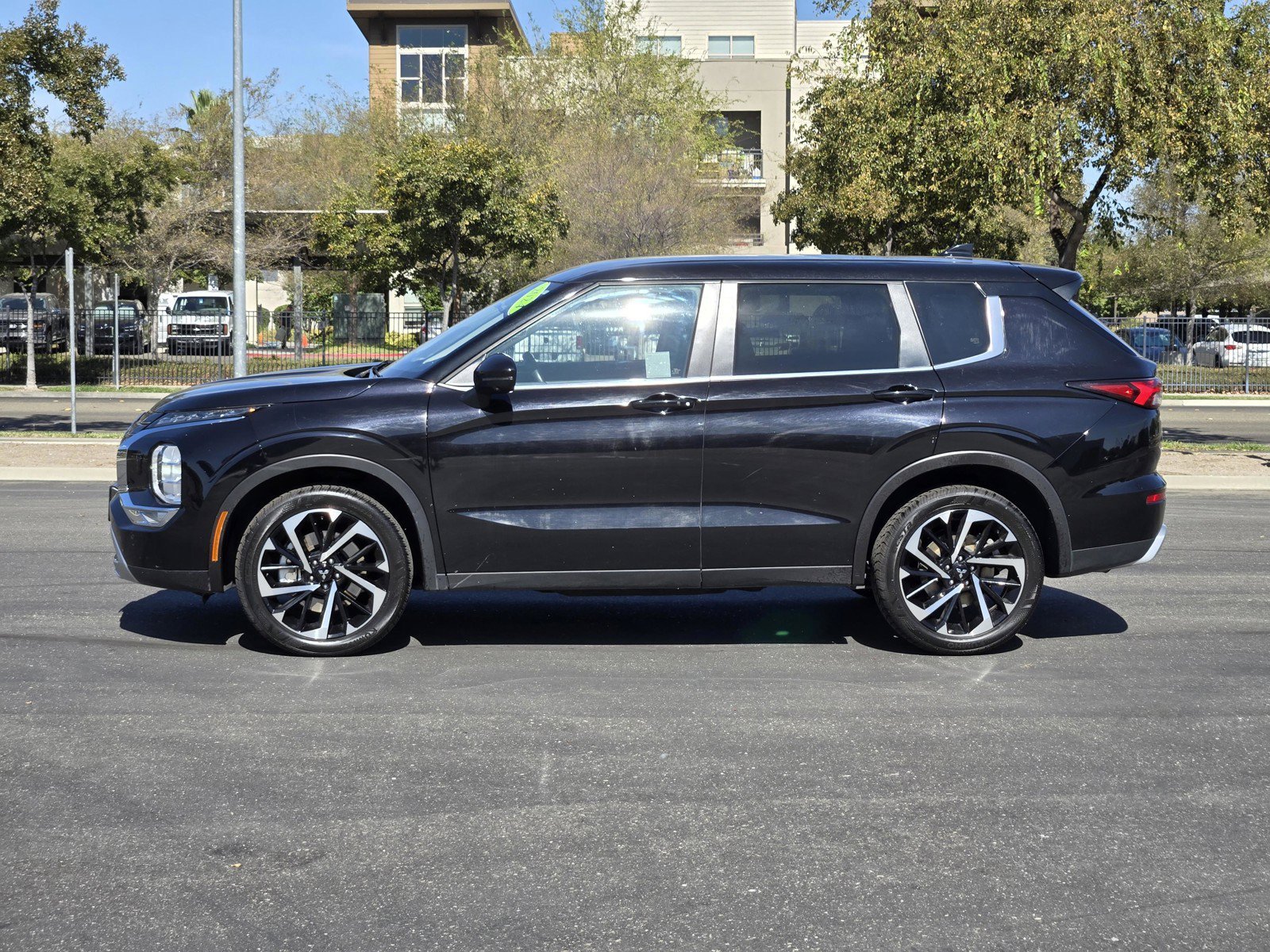 Used 2024 Black Mitsubishi  image 7